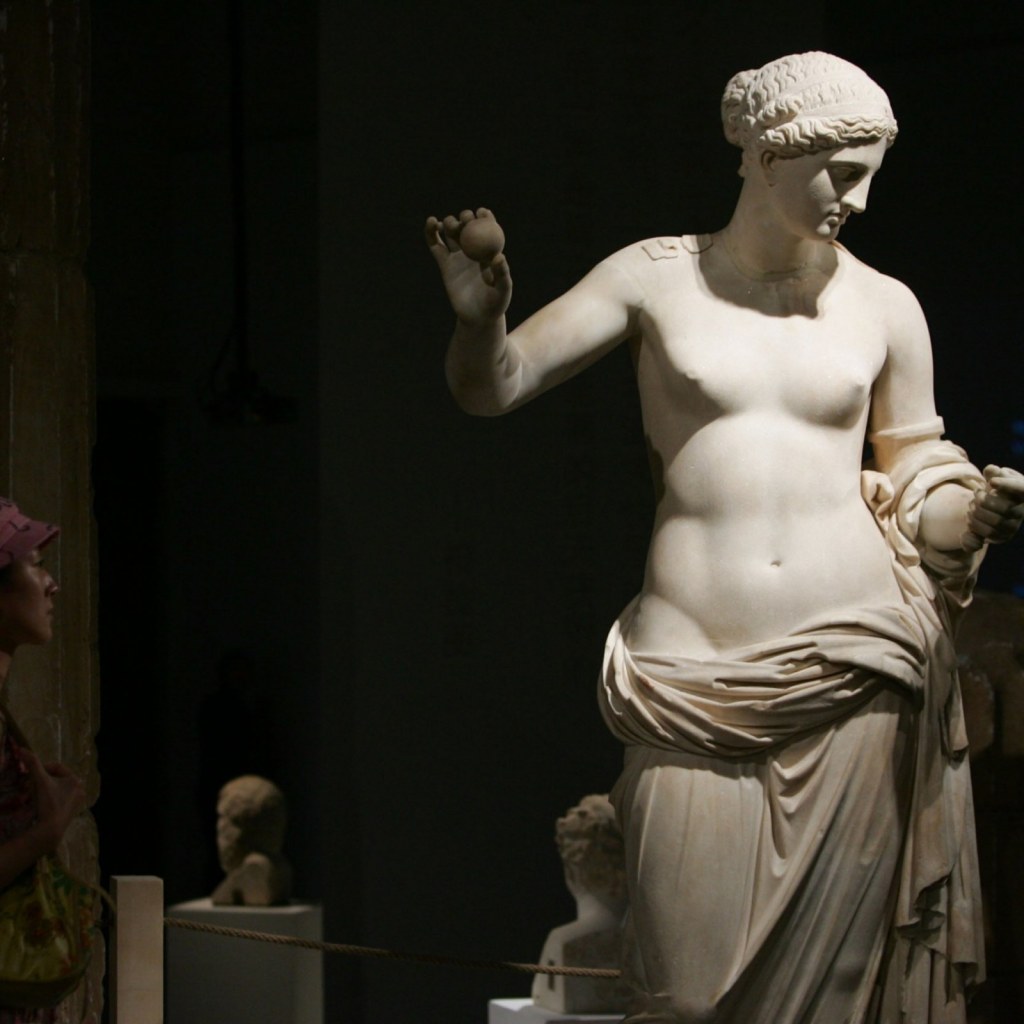 Aphrodite golden apple 